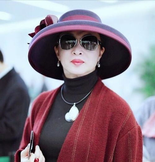 有气质的50岁女人头像穿蒙古袍袁咏仪