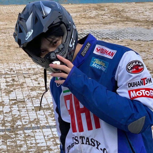 40岁男士骑行微信头像纪宇