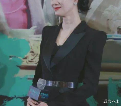离婚被欠债千万,做过内衣模特,40岁女人的优雅是选择性遗忘吗