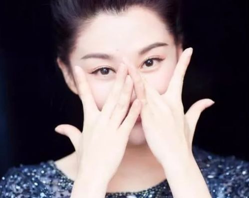 50岁陈红放任自己容颜老去,而她却眉眼清澈宛若少女,没法比