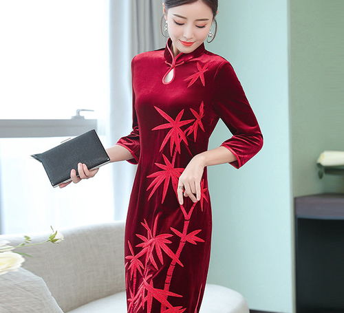 快过年了,让婆婆和妈妈气质过人的妈妈装实在太合适不过了,显年轻又大方得体