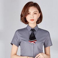 头像女老人业务员