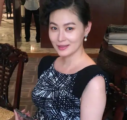 因出演潘金莲一炮而红,闪婚闪离无子女,52岁依旧单身