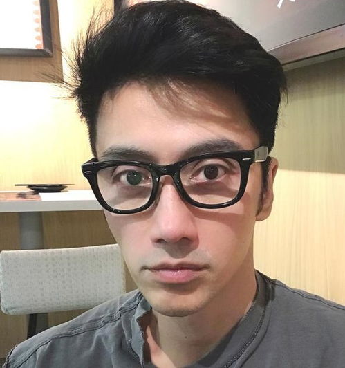 53岁男人腹肌明显,身材堪比20岁小伙,直言是健身改变了他