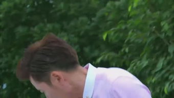 女孩爸爸太霸气了,上来就是一巴掌,就是最后这个表情我没看懂