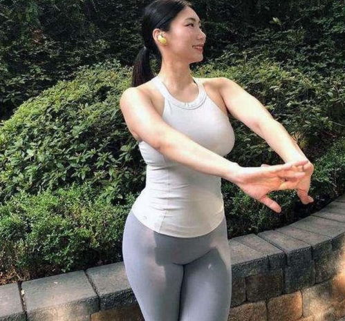 健身能让一个人魅力变大看她让小十几岁的男人如此着迷就知道了