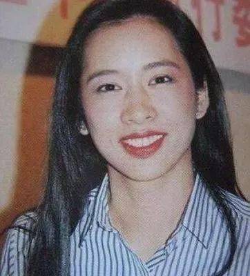 她是郭晶晶的婆婆,19岁当港姐50岁改嫁富豪,如今61岁活成这样
