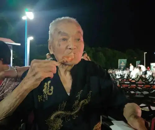 百岁老人接种疫苗全市年龄最大