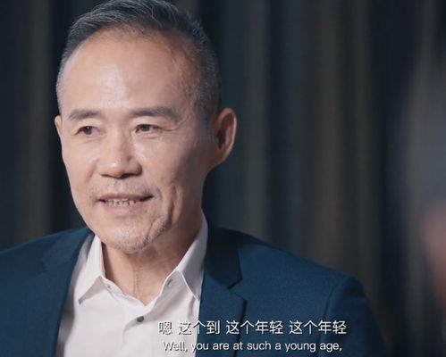 王石与小30岁妻子罕同框甜蜜依偎看日落,田朴珺穿露脐装似少女