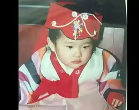 50岁冻龄美女牙医火了,沉迷自拍遭女儿投诉,网友替她喊冤自拍太少