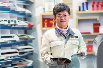 知识分子党员风采