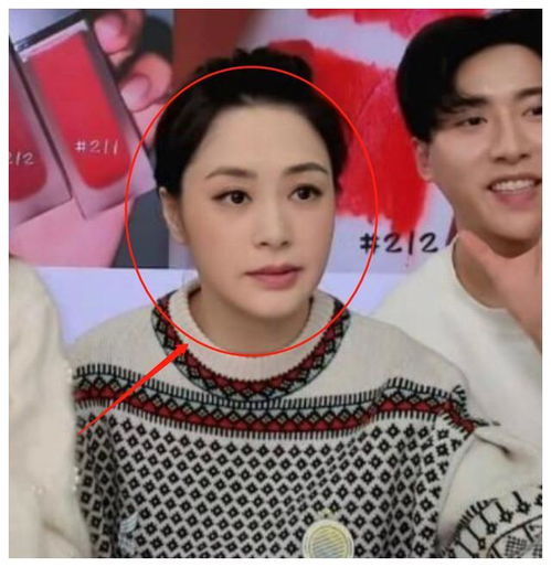 39岁阿娇直播间做客,关掉美颜和滤镜,真实皮肤状态让人不敢看了