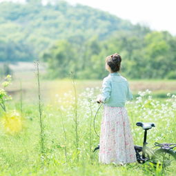 40岁女人的头像背影薰衣草盈香生态园