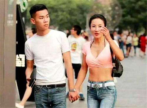 因妈妈太年轻漂亮,儿子不愿一起出门怕找不到女朋友