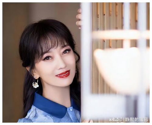 不老女神跌落神坛,年过50岁装少女,整容p图一个比一个厉害