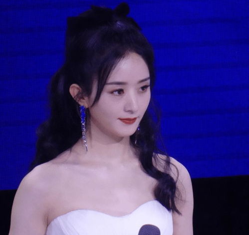 赵丽颖亮相见面会,真人太美粉丝疯狂拍图,无滤镜下肤色让人慕了