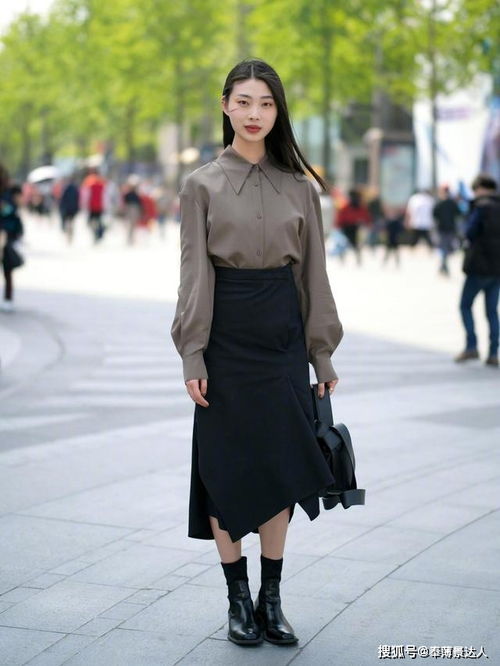 今冬流行穿半身裙短靴,可温柔可气质,适合40岁成熟女性