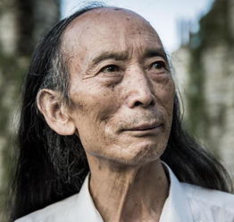 隐居20年,这个老人在贵州山谷里建了一座奇幻城堡