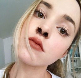 吻唇妆鼻毛妆这波神奇的美妆趋势,你会尝试吗