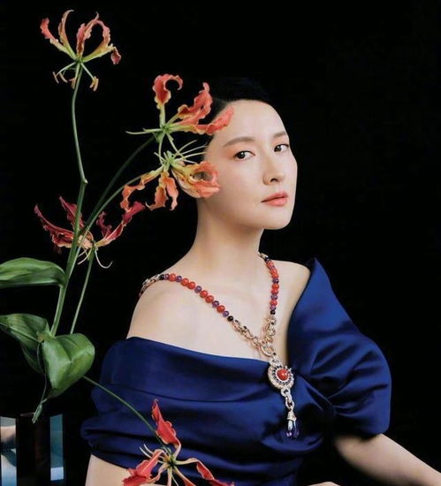 大长今李爱英拍摄杂志,淡妆仍旧迷人,怼脸近照很能打