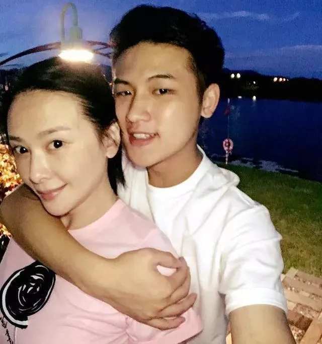 42岁萧淑慎近照大变样,被小15岁老公嫌老,一气之下做微整