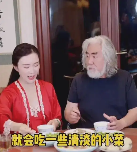 杜星霖回应张纪中72岁再添丁,夫妻都喜欢小孩,老公身体特别棒