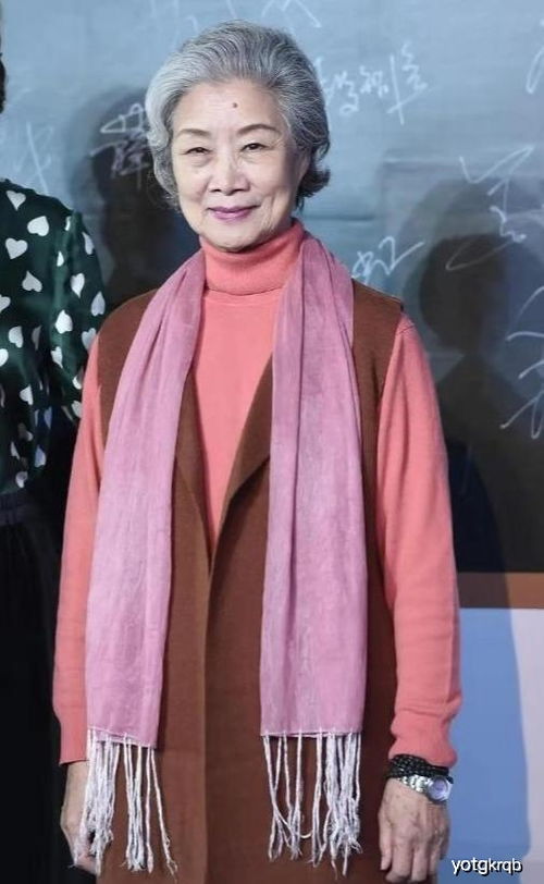 老戏骨走红毯最真实83岁容嬷嬷国风优雅大气,79岁吕中三色时髦