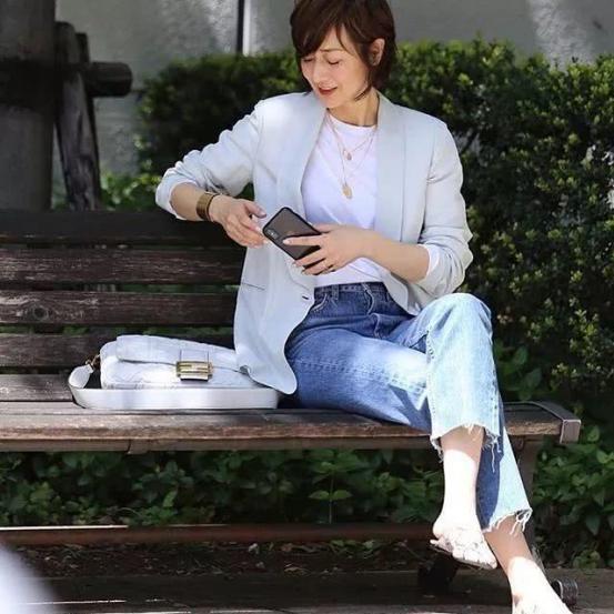 52岁福冈佳子太会穿了,适合中年女性学习,轻松穿出时髦感