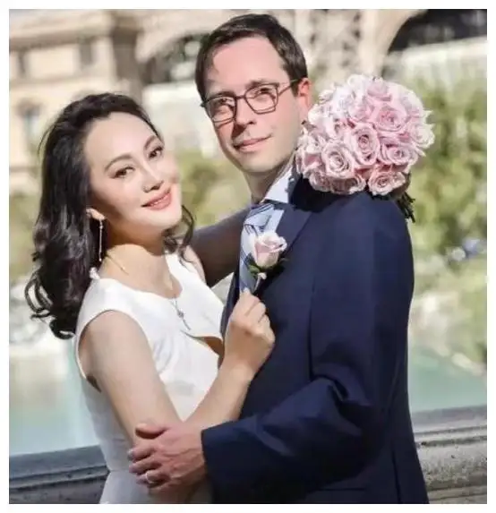 丈夫患病后带女儿离开,转身投入地产大亨怀抱,大宋佳真的太狠了