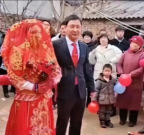 回顾40岁男子头婚娶初恋,初恋带5个孩子出嫁,男子却乐在其中