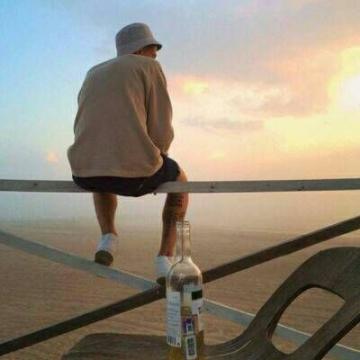 超帅最火的男生微信背影头像精选我真的很累却装作没疲惫