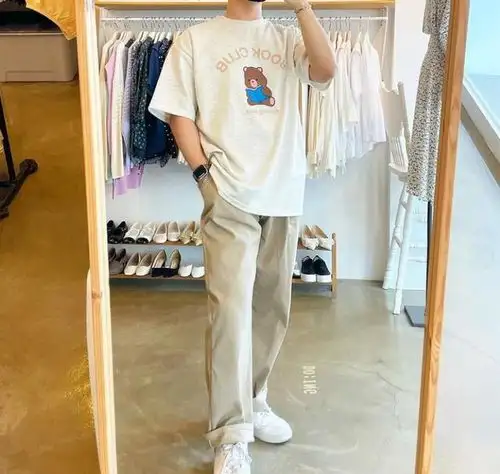 没过30岁的男生,别穿得太成熟简单干净的t恤搭配,帅气又减龄