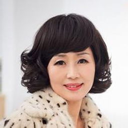 中老年大卷短烫发发型图片中老年女士烫发发型设计