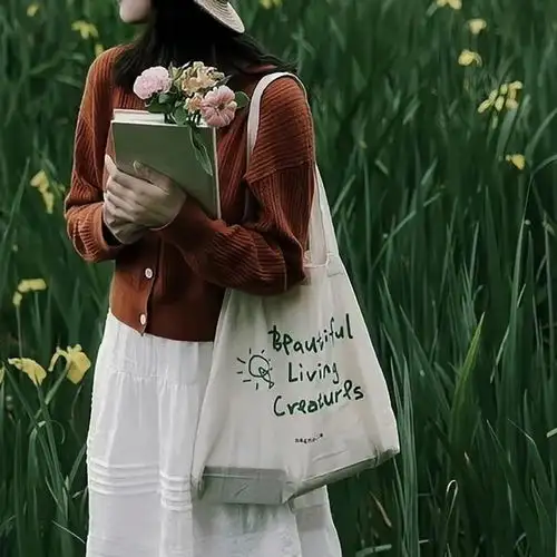 女生治愈头像女人如鲜花,绚烂多彩盛开芳香花朵日月星辰网易订阅
