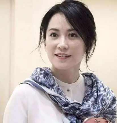 当仙子朱茵对上俞飞鸿,同样年近50岁,谁能够更胜一筹