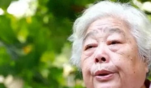 父亲在淮海战役牺牲,2009年,女儿看电视时发现了父亲的身影