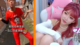 宝哥模仿周淑怡扶着墙跷二郎腿表情包被黑的最惨的一次