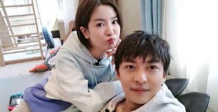李佳航晒儿子正面照撞脸二哈表情包,亲爹无疑了