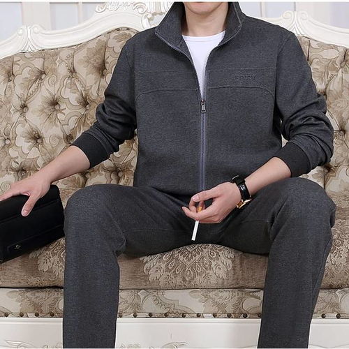 70后男人,冬季不妨试试第2款运动服套装,穿上显得精神又年轻