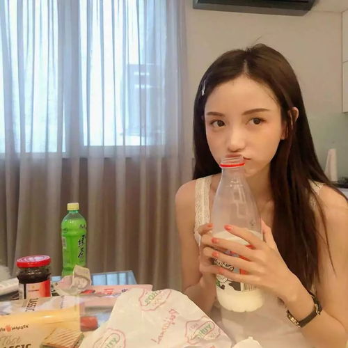 女生头像愿笑容不刻意
