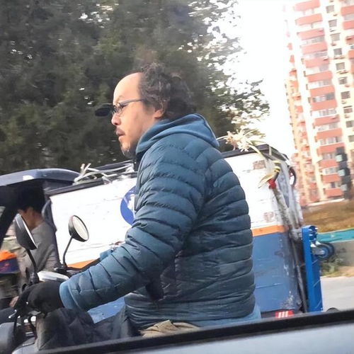 看看窦唯,老狼的现状,才发现周晓鸥已经走上了另一条大道