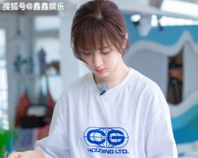 杨紫被外国客人强行亲吻,场面顿时失控杨紫表情太真实