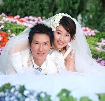 当家花旦却偏偏爱上跑龙套的,终成影帝背后的女人,50多岁被宠成了少女