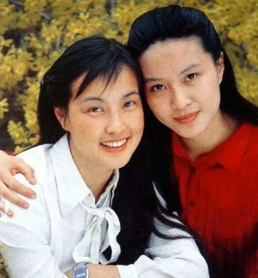 刘晓庆在现实里不算大美女,但是毛戈平在95版武则...