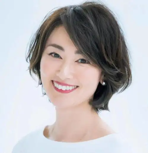 50岁女人在染发时,多考虑这几种发色,好看又洋气