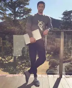 男人也用贵妇膏看这个50岁小哥哥如何冻龄