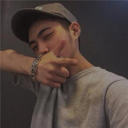 超拽男生炫酷头像图片,不能轻易的相信一个男人