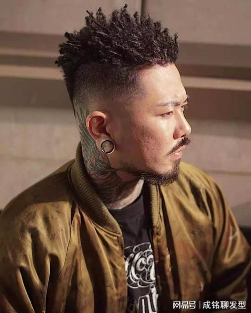 男人过了40岁就别再留这三种发型,幼稚装嫩没气质,这样剪才帅气