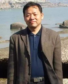 我是一个农民,从小家境贫穷,基本上没读过书也没有一技之长,由于生活中的各种压力压的我显得比别人仓