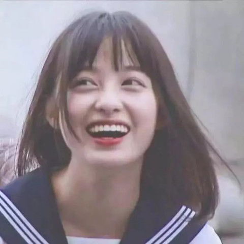 ins气质女生头像我愿意为你做一场梦,不小心淋湿了枕头